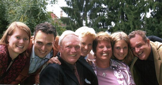 Familie mit Anhang 2004 Köpfe